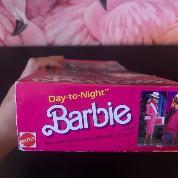 ICONIC DAY TO NIGHT BARBIE! New in box but box is damaged - see pics. - Picture 7 of 8